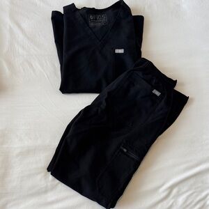 FIGS Women’s Black Set - Small